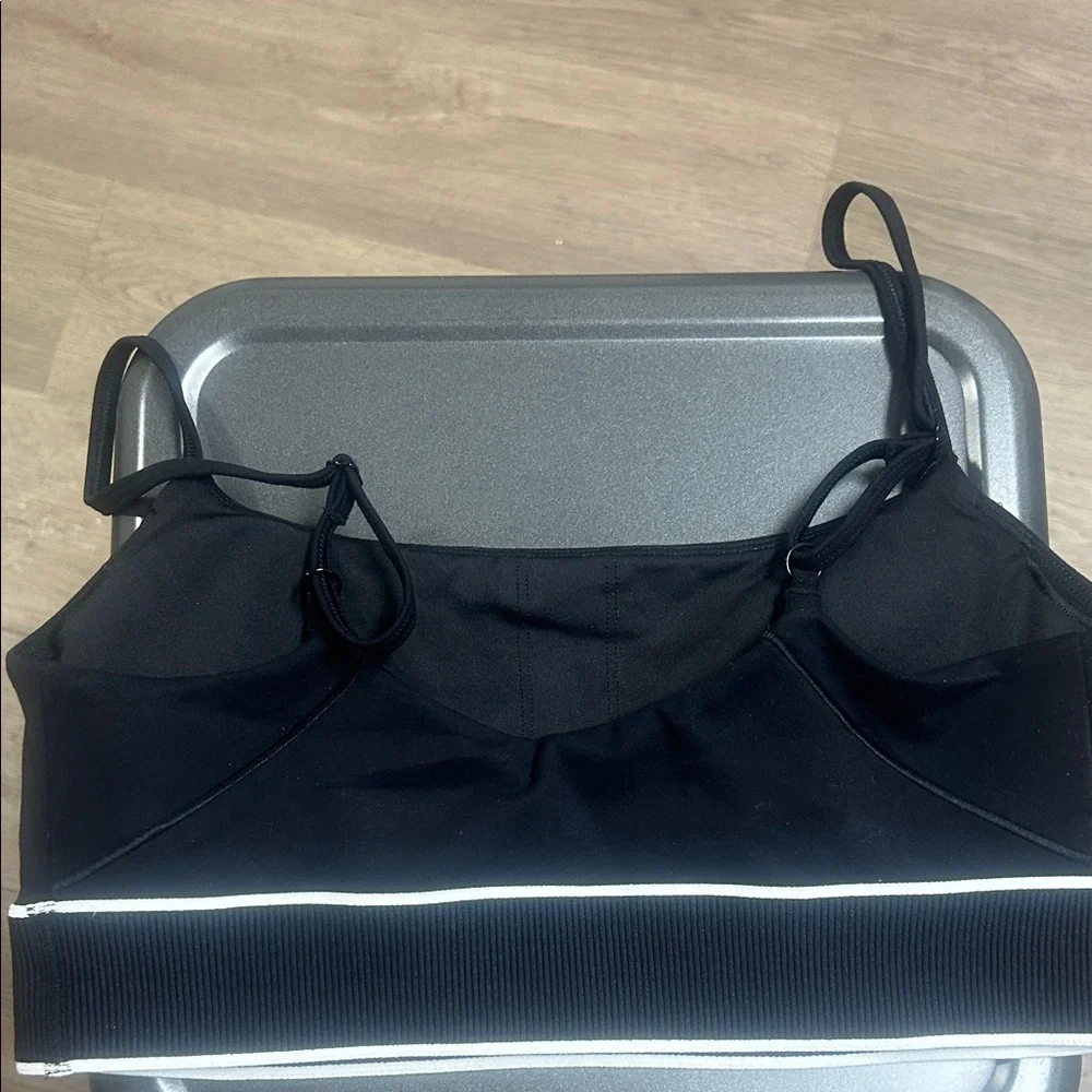 ALO Yoga sleek black